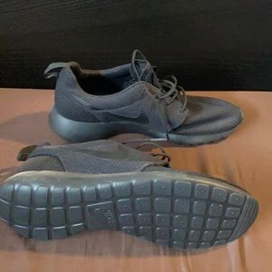 Nike Roshe Black - New Condition